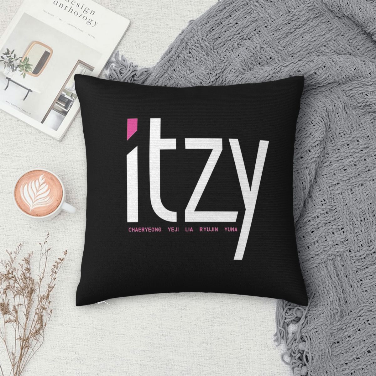 Itzy Band Dalla Dalla Square P - огляд і ціна Home Decor Dallas